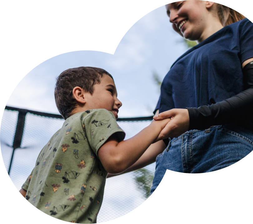 Enfant accompagné par un intervenant Emergo