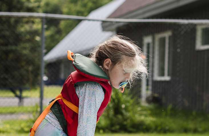 Enfant au camp de répit