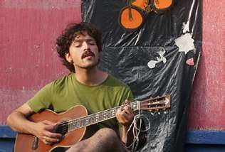 Animateur guitariste